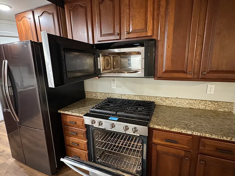97 Regina Dr — Photo 10