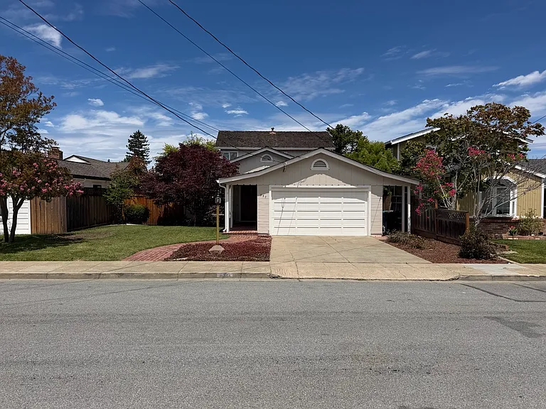 557 Emerald Ave — Photo 1