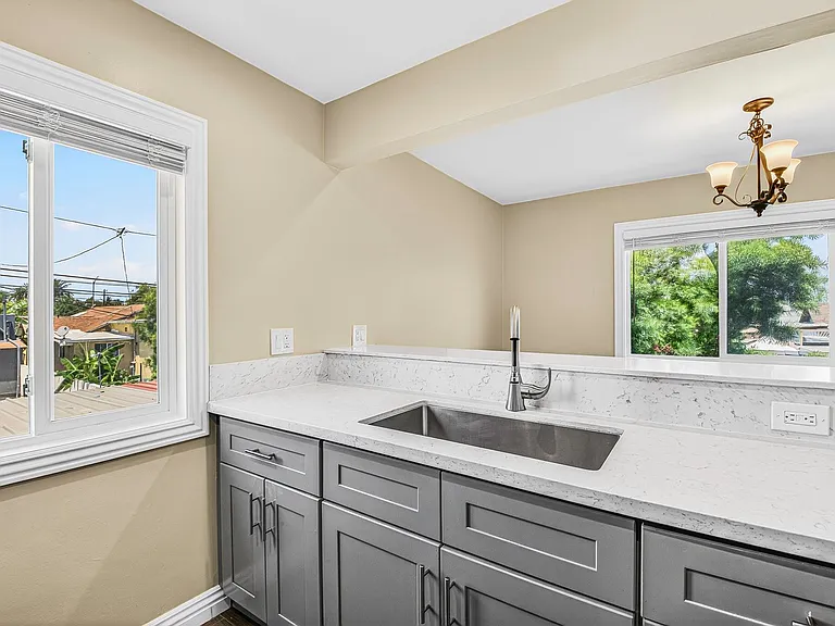 1831 Lime Ave — Photo 11