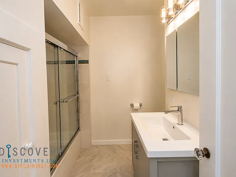 1122 Winsor Ave — Photo 10