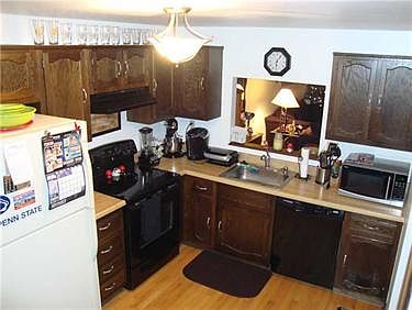 4th image of 813 Newton Sq