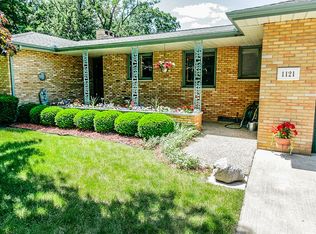 1121 Fondulac Dr, East Peoria, IL 61611