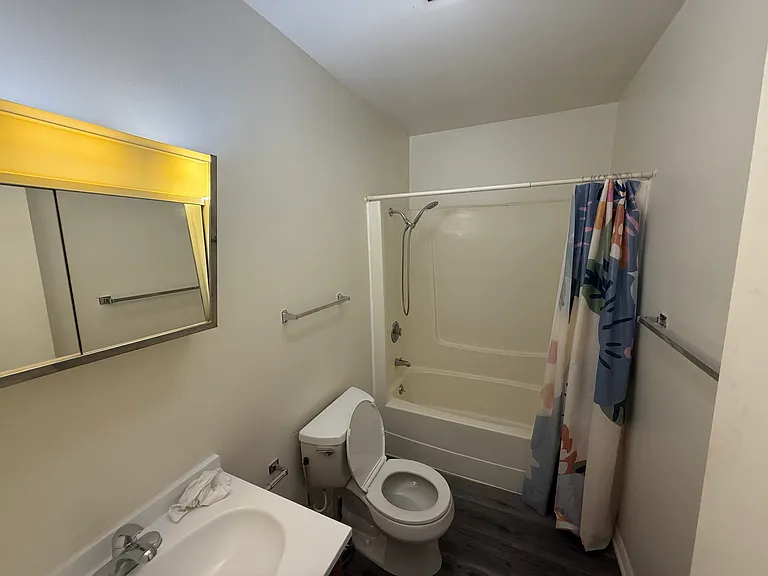 608 Van Buren St #G — Photo 2