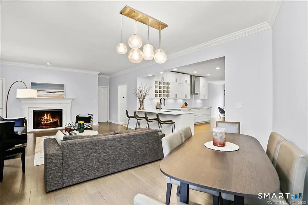 3 bed, 2.5 bath, 3649 sqft, $9,800 — Photo 3