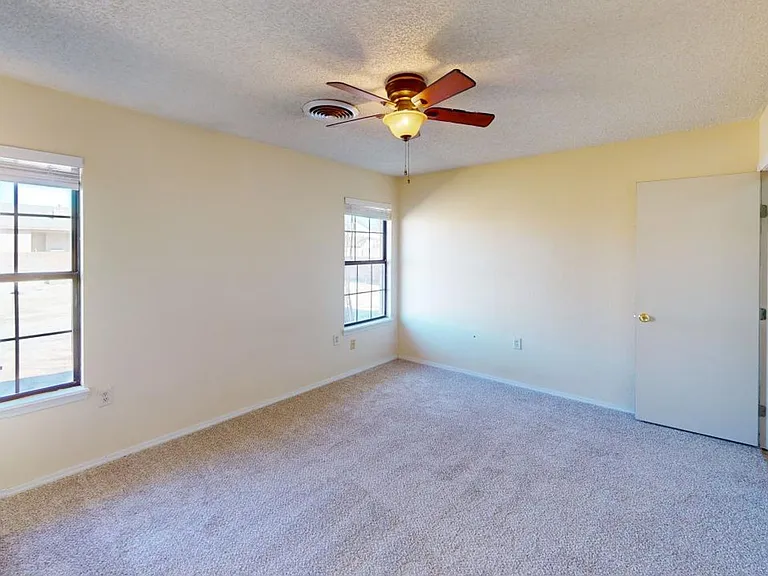 1460 Lindberg Ave — Photo 18