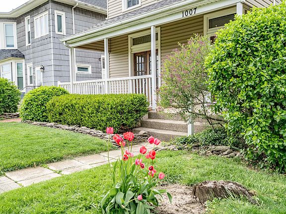 2nd image of 1007 Edgewater Ave