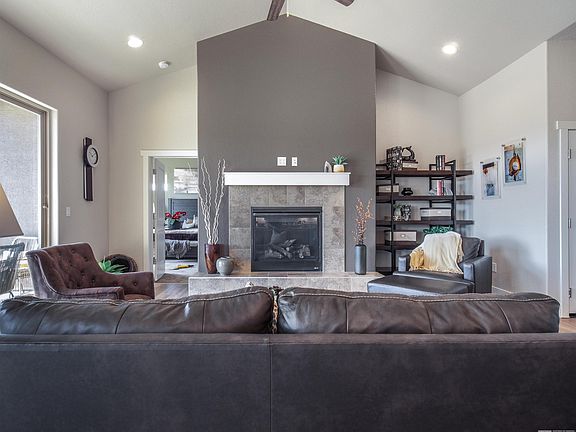 4th image of 435 Dubois Ln #11