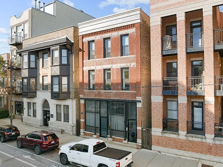 2454 N Southport Ave — Photo 5