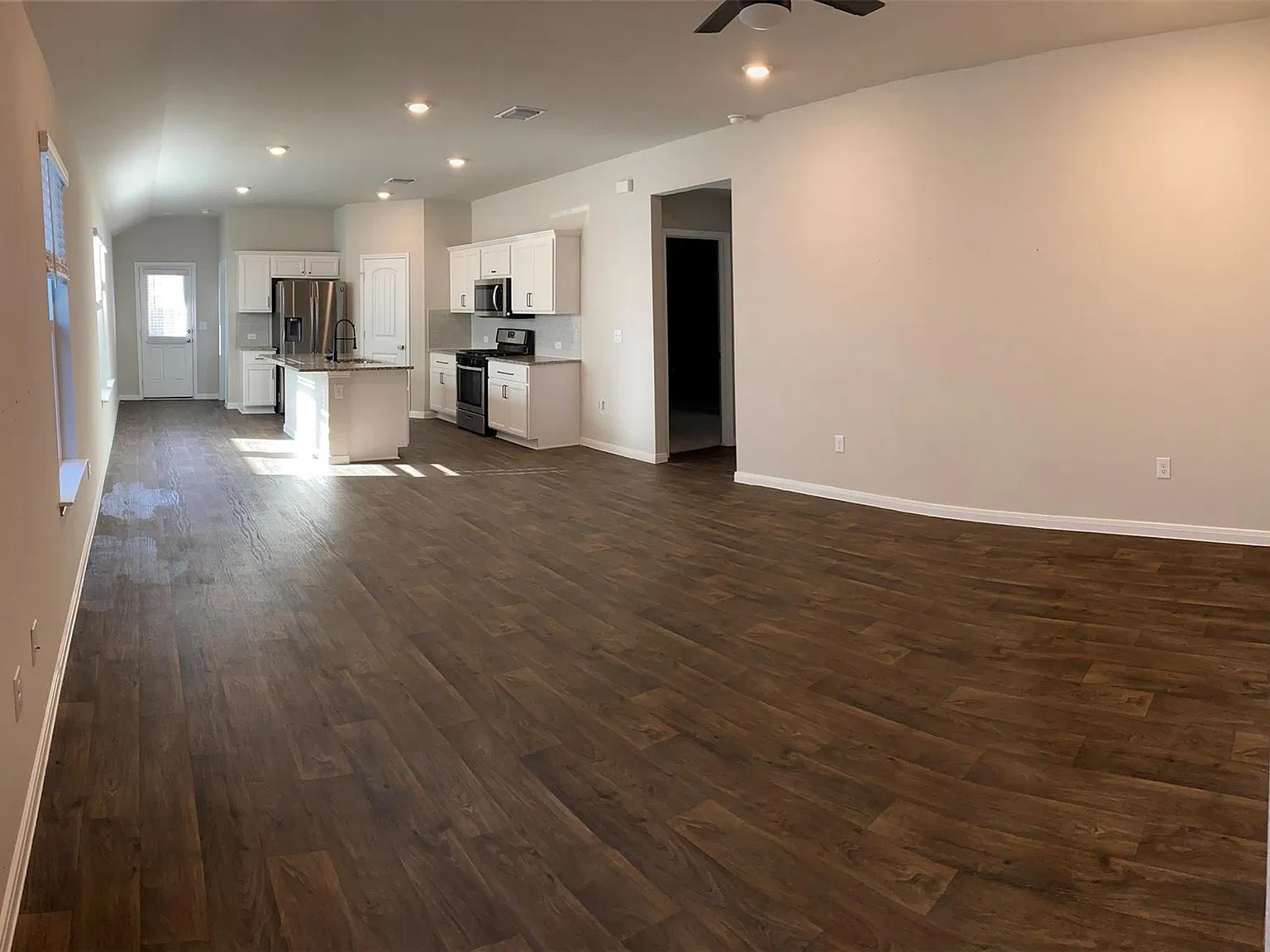 3 bed, 2.0 bath, 1538 sqft, $2,100 — Photo 2