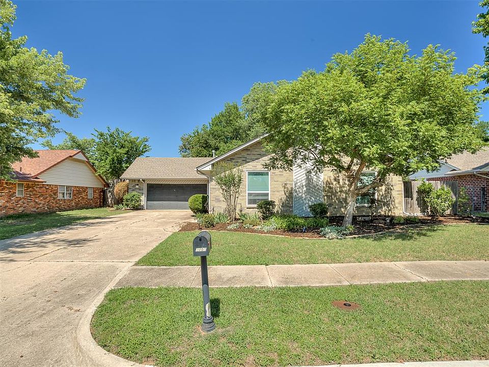 1st image of 2307 Louise Ln