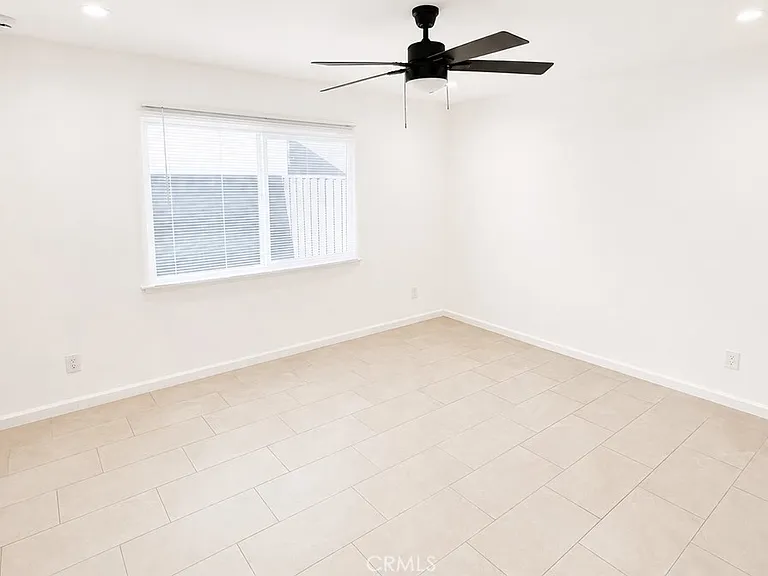 23926 Hamlin St — Photo 8