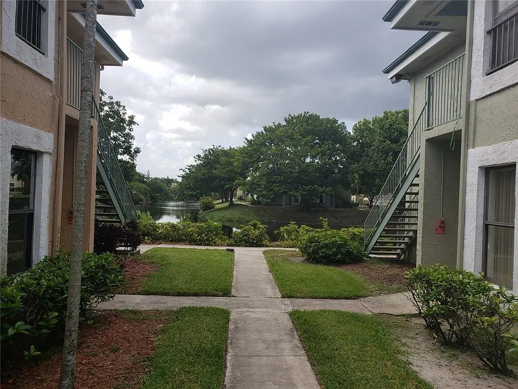 2 bed, 1.0 bath, 731 sqft, $1,850 — Photo 3