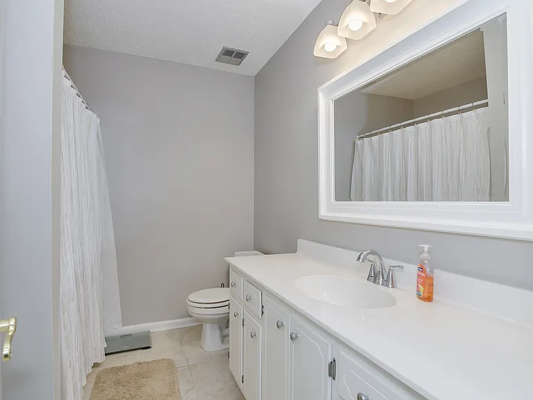662 Tara Ln — Photo 23