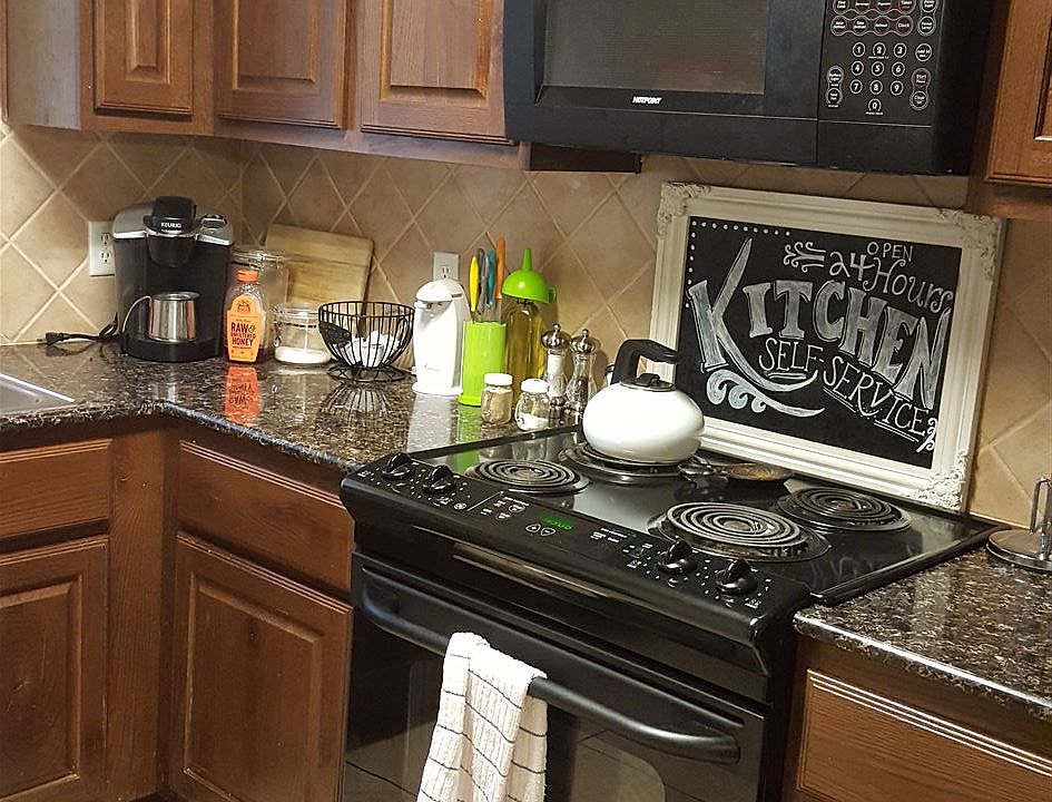 great kitchen withgranite!