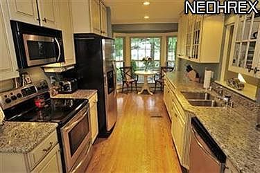 5th image of 21484 Kenwood Ave