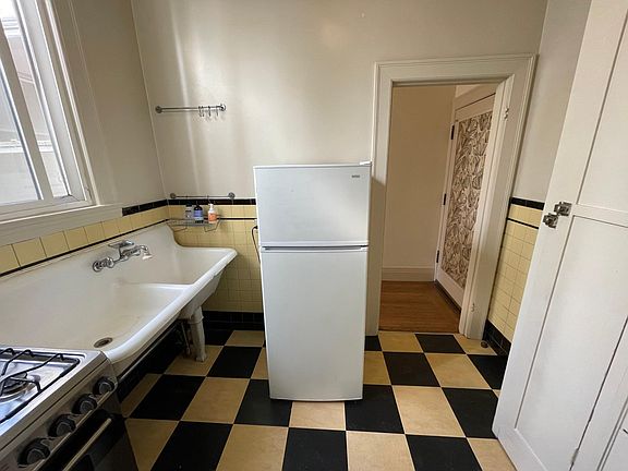 5th image of 355 Columbus Ave APT 4