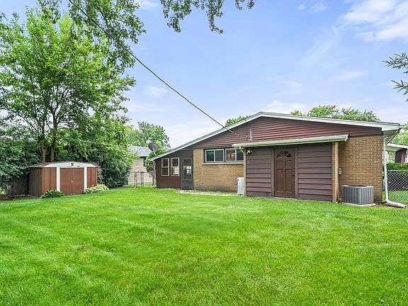 3rd image of 15247 Ridgeway Ave