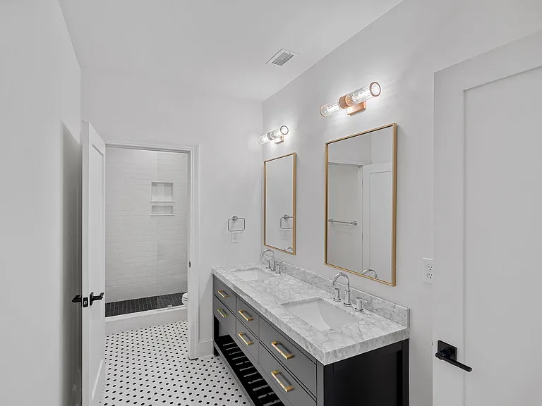 310 Arlington Ave #219 — Photo 12