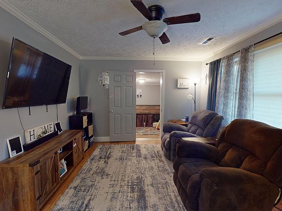3rd image of 76 Carrie Dr