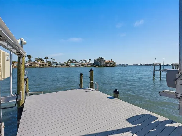 5451 Oakhurst Dr, Seminole, FL 33772