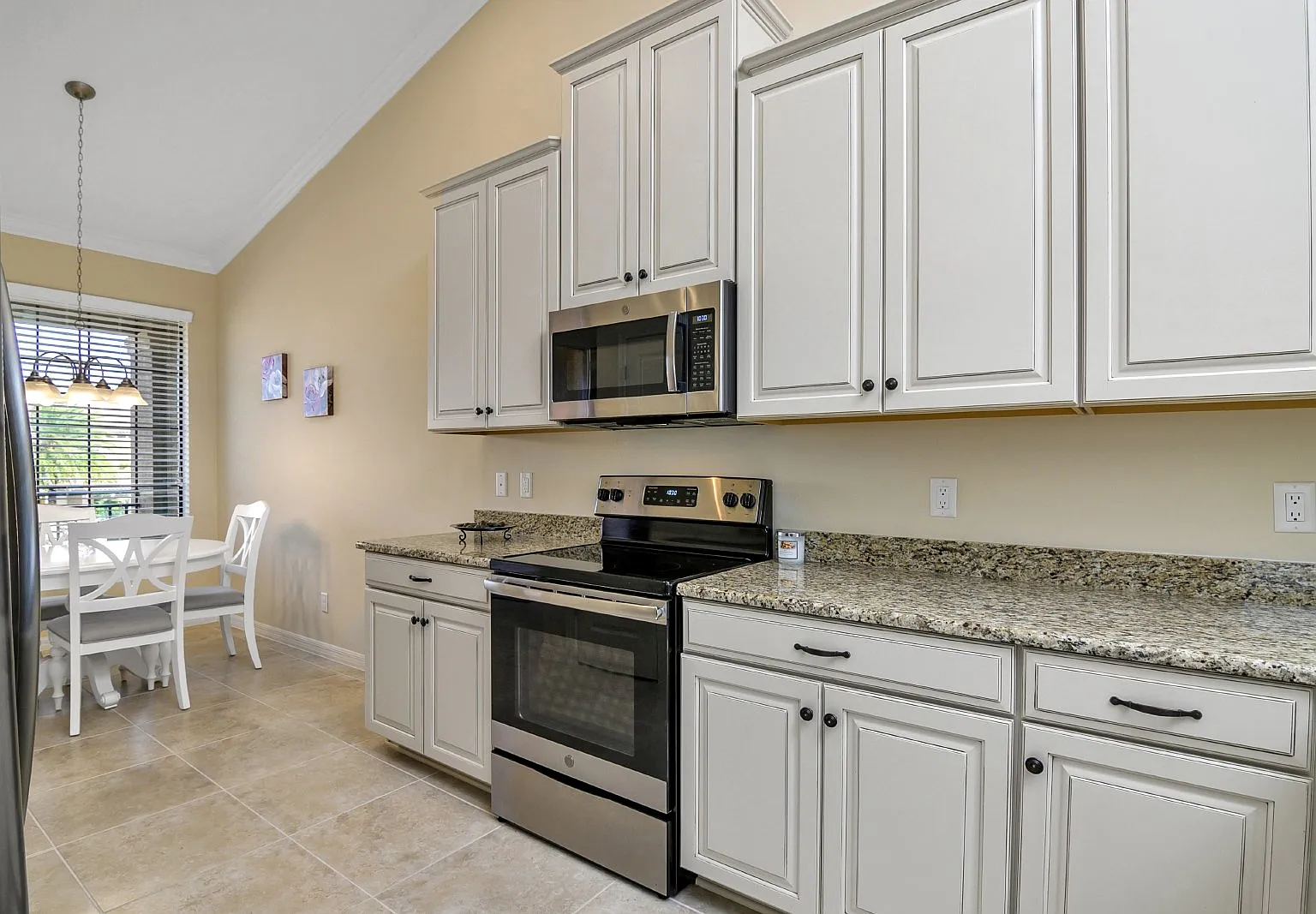 2 bed, 2.0 bath, 1632 sqft, $2,800 — Photo 3