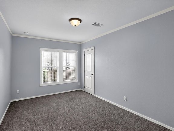 4th image of 528 Claride St