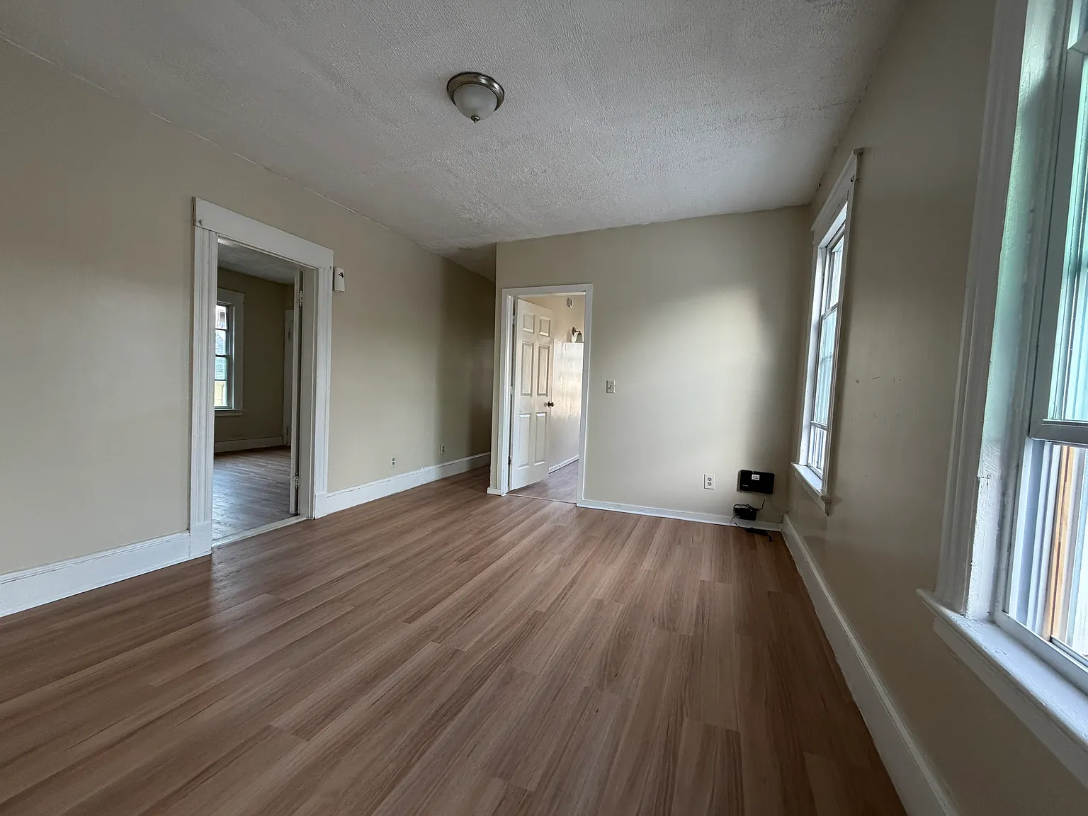 3 bed, 1100 sqft, $1,495 — Photo 2