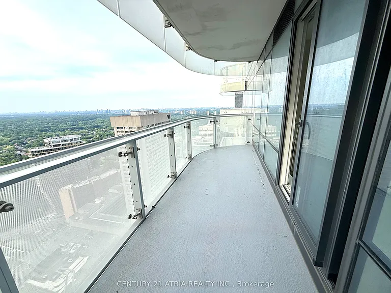 1 Bloor St E #3912 — Photo 8
