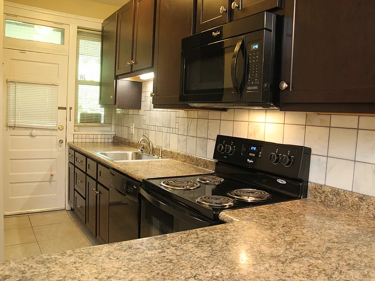 6829 Kingsbury Blvd #1W — Photo 8