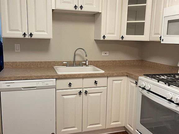 2nd image of 1430 N Evergreen Ave #1S