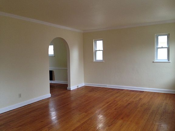 4th image of 432 Beach 131 St