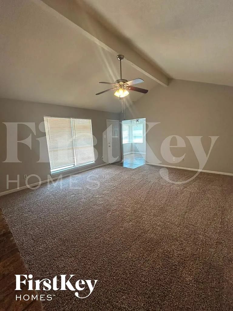 3 bed, 2.0 bath, 1454 sqft, $1,740 — Photo 3