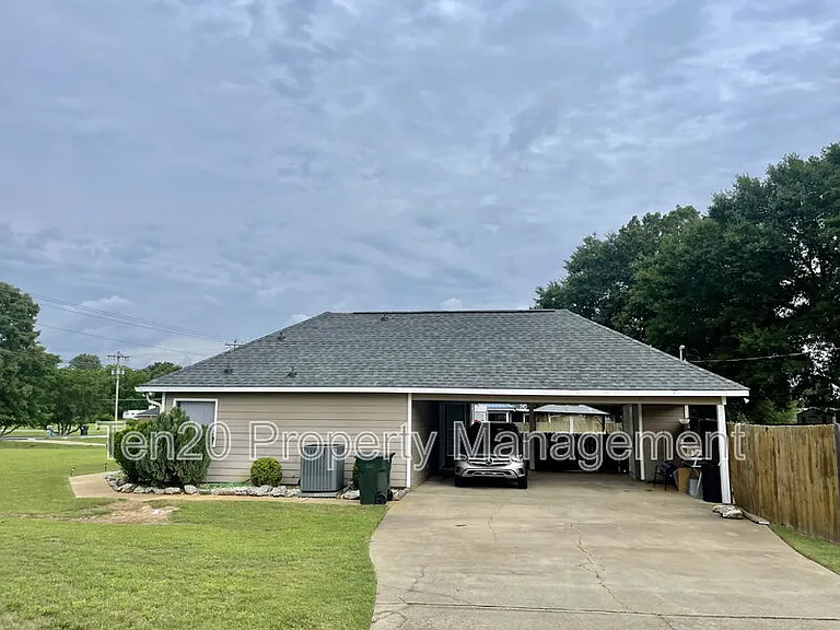 1 Wheatfield Dr — Photo 16