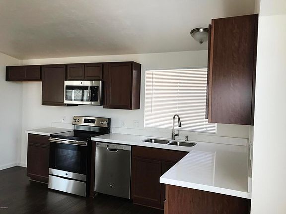 Stainless appliance package.