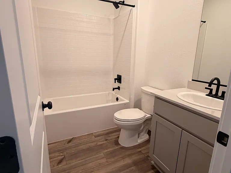 620 Riley Ave — Photo 6
