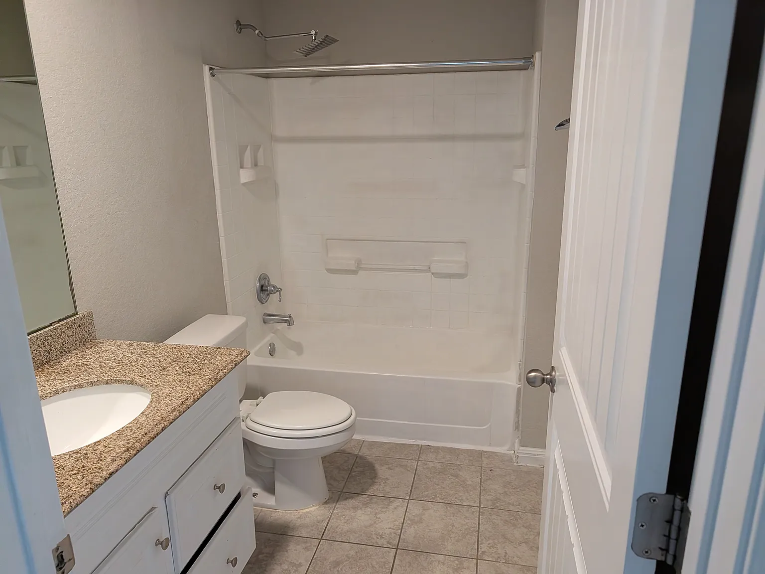 3 bed, 2.5 bath, 1765 sqft, $2,000 — Photo 2