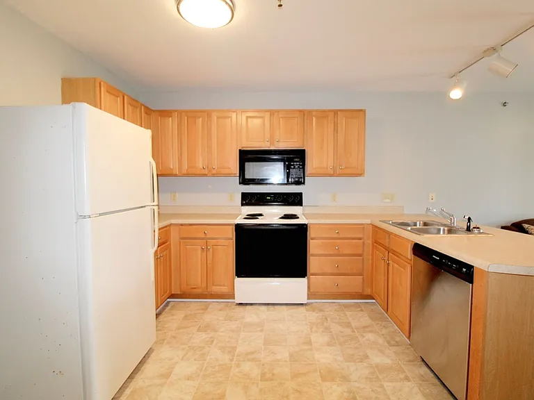 1366 Hunters Rd #K — Photo 2