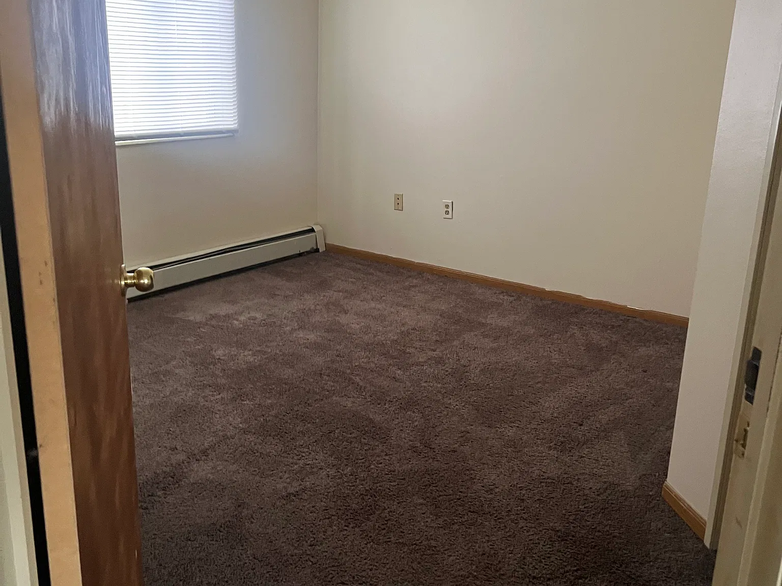 3 bed, $1,095 — Photo 1