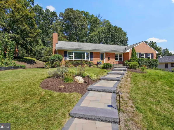 1208 Huntly Pl, Alexandria, VA 22307