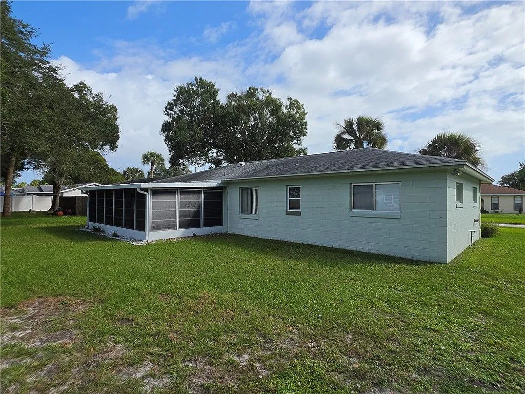 2 bed, 1.0 bath, 1075 sqft, $2,400 — Photo 4