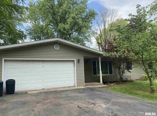 1600 Hawthorn Rd, Salem, IL 62881