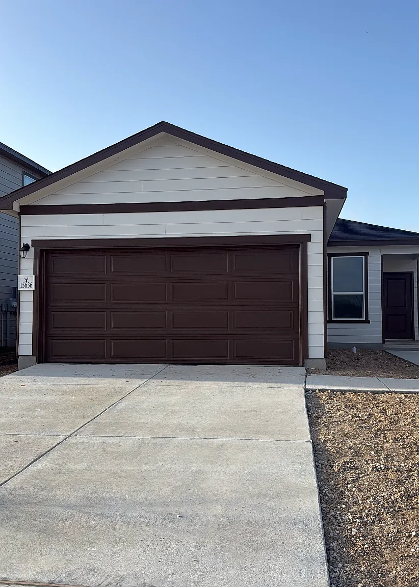 3 bed, 1243 sqft, $1,830 — Photo 1