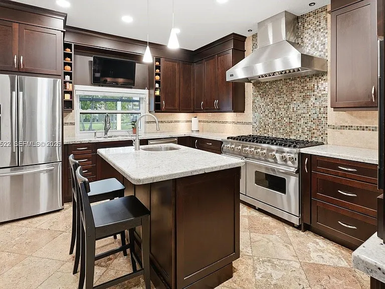 16530 Lake Tree Dr — Photo 23