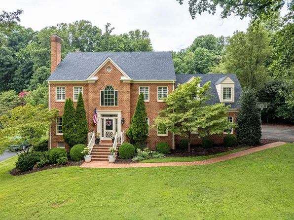 212 Carters Grove Ln, Lynchburg, VA 24503