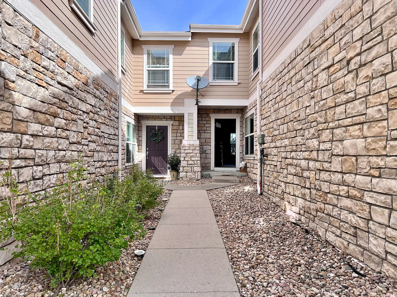 3 bed, 2.5 bath, 1745 sqft, $2,575 — Photo 2