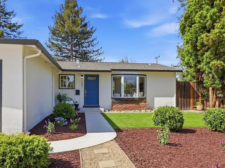 1091 W Latimer Ave — Photo 3