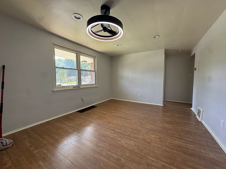 320 Dorothy Dr — Photo 5