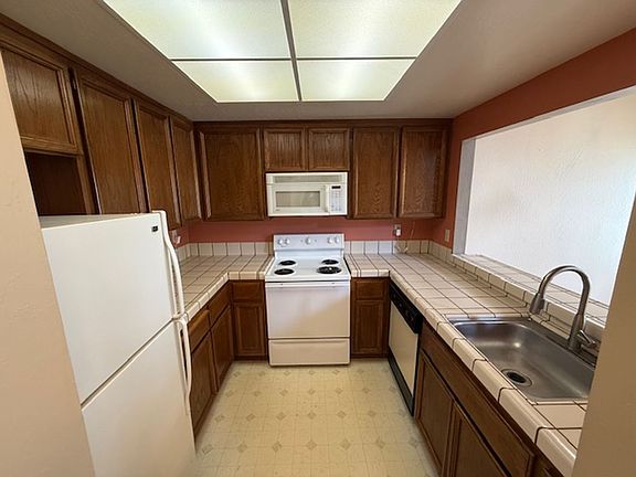 5th image of 3637 West Ct