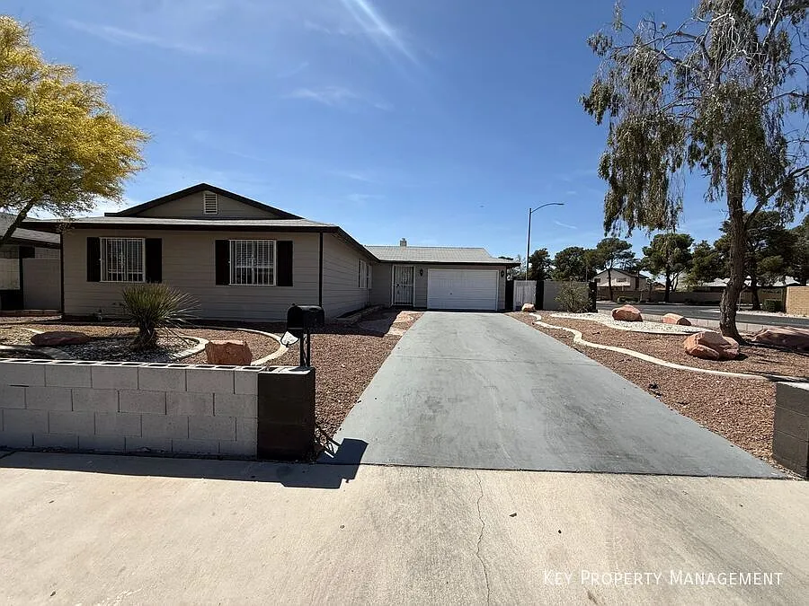 Pristine 4-Bedroom Single-Story Home In Prime Las Vegas Location! — Photo 1