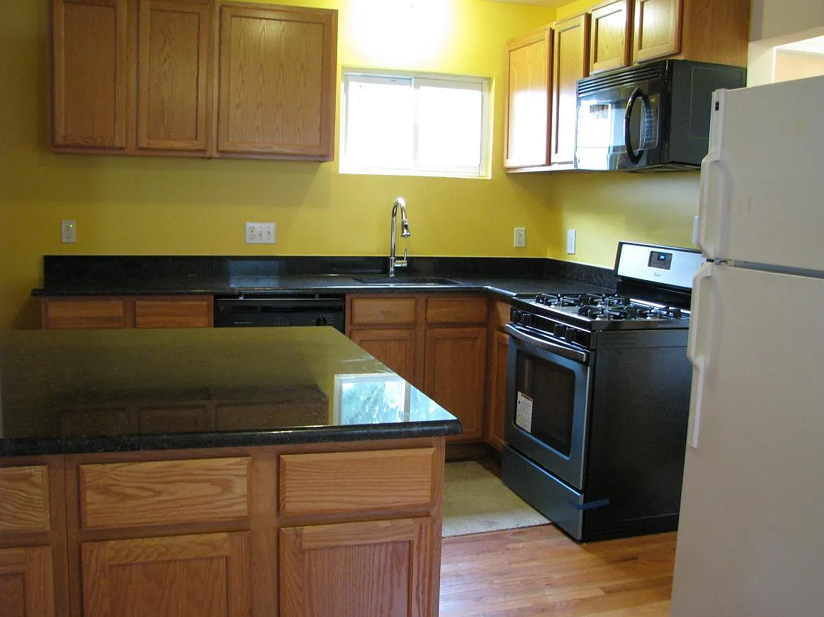 4 bed, 1852 sqft, $3,395 — Photo 4